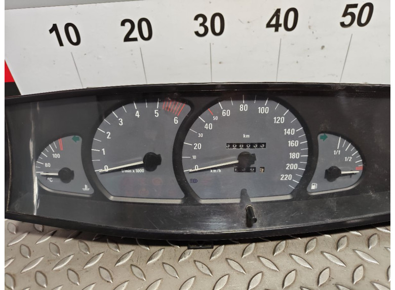 Щиток приборов (приборная панель) к Opel Omega, 2001г.