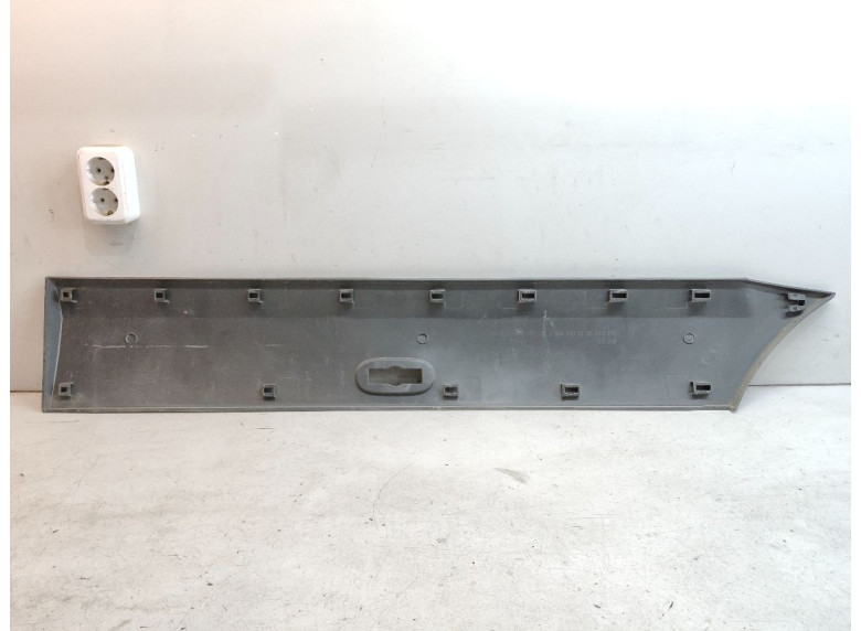 Молдинг крыла заднего правого к Volkswagen Crafter, 2009г.