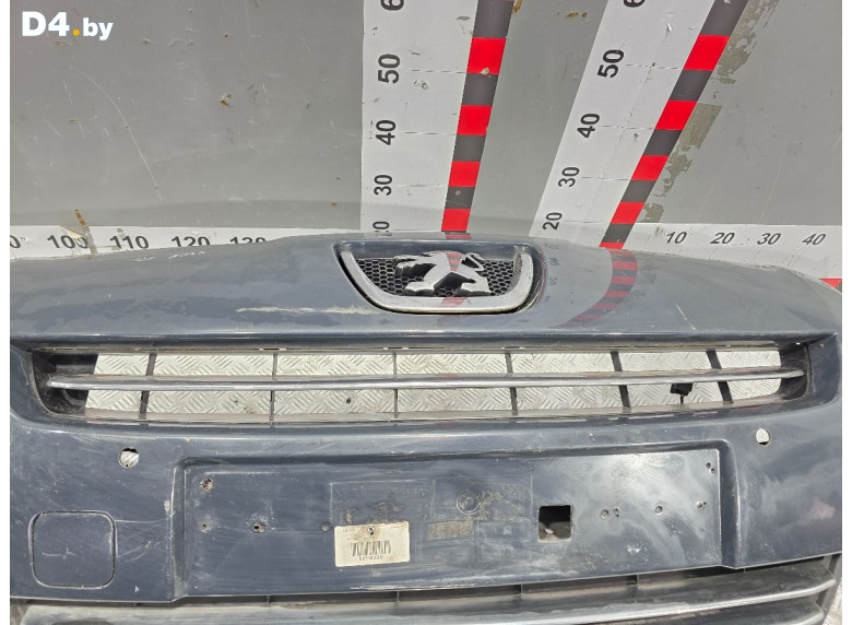 Заглушка (решетка) в бампер передний к Peugeot 5008 2012 г.