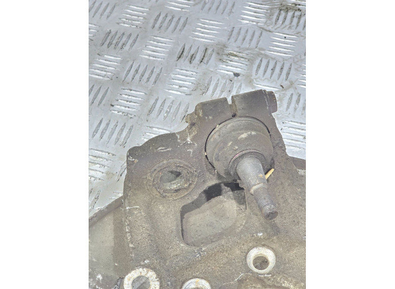 Кулак поворотный правый к Audi A4, 2009г.