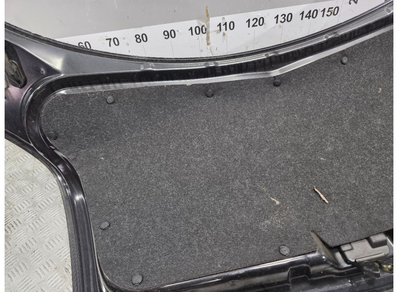 Обшивка крышки багажника к Nissan Primera, 2005г.