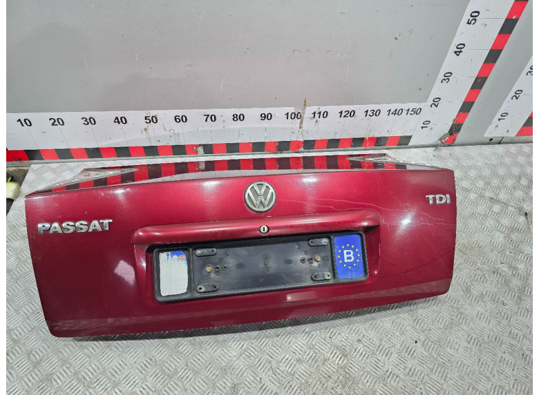 Накладка подсветки номера к Volkswagen Passat, 1998г.