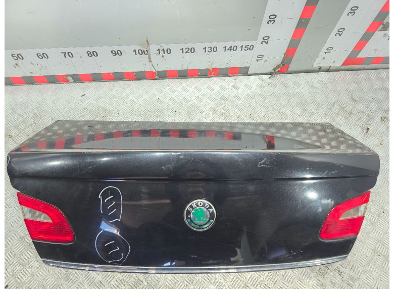 Фонарь крышки багажника левый к Skoda Superb, 2010г.
