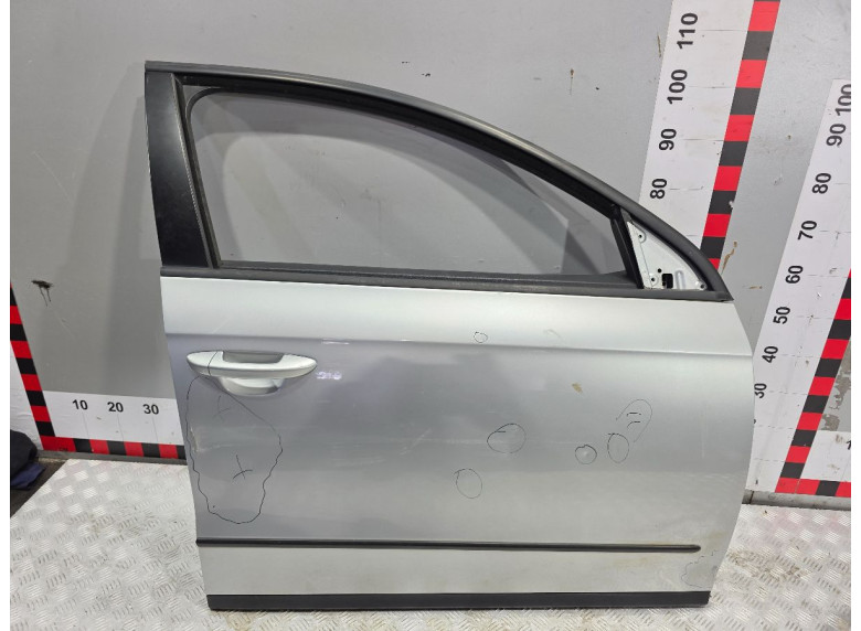 Дверь передняя правая к Volkswagen Passat, 2006г.