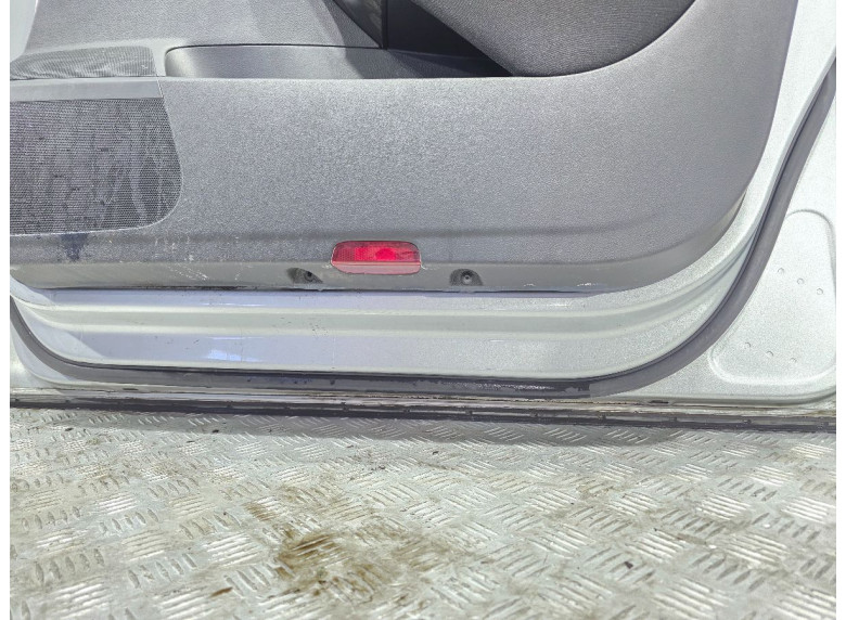 Дверь передняя правая к Volkswagen Passat, 2006г.