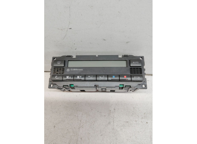 Блок управления печки/климат-контроля к Volkswagen Passat, 2001г.