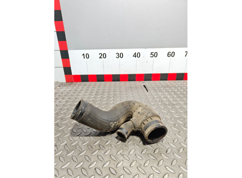 Патрубок интеркулера к Audi A6, 2002г.