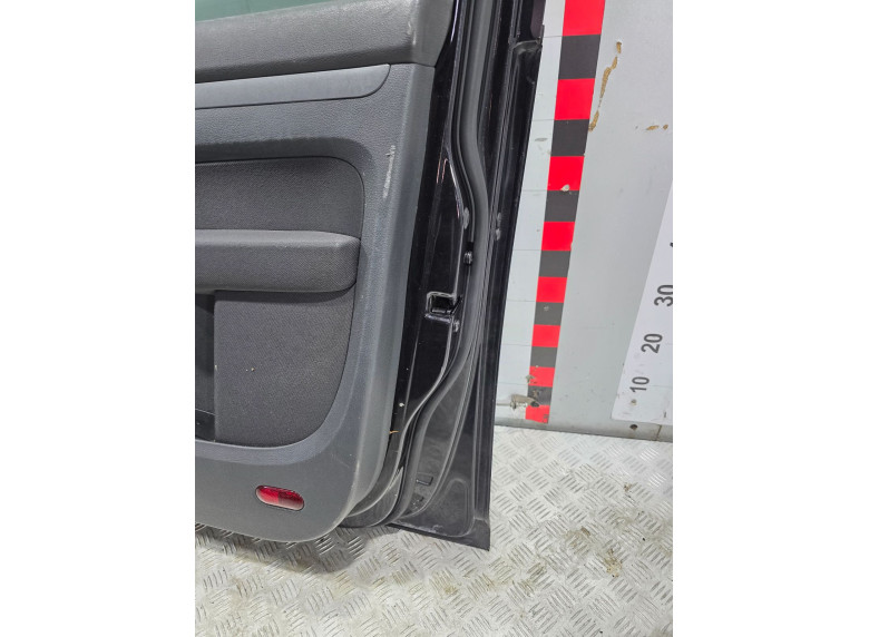 Дверь передняя правая к Volkswagen Touran, 2005г.