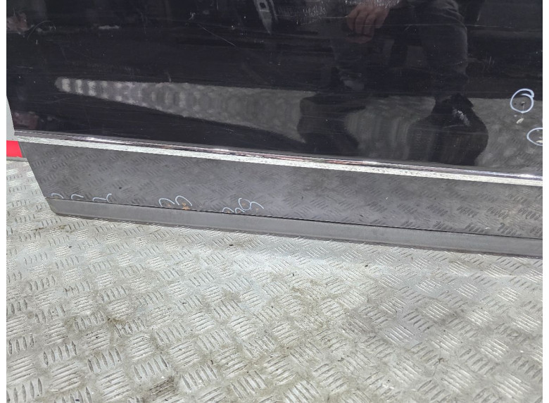 Дверь передняя правая к Volkswagen Passat, 2006г.
