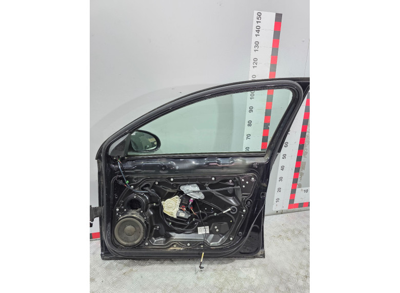 Дверь передняя правая к Volkswagen Passat, 2006г.