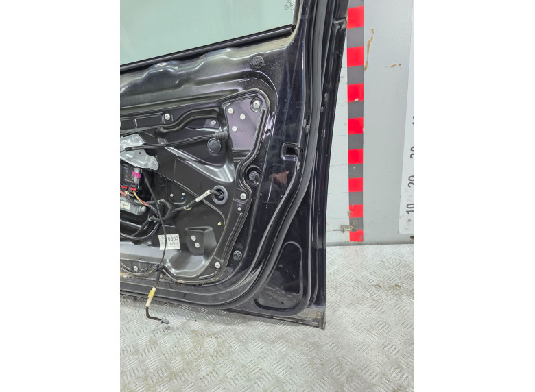Дверь передняя правая к Volkswagen Passat, 2006г.