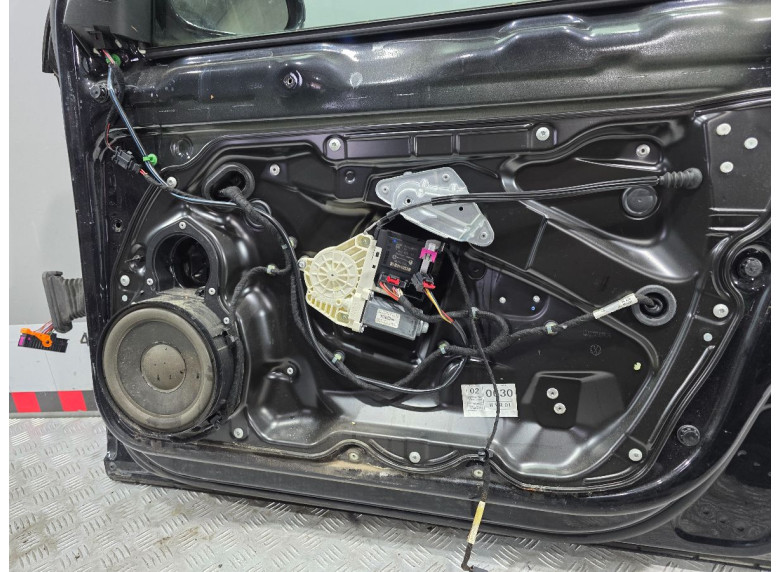 Дверь передняя правая к Volkswagen Passat, 2006г.