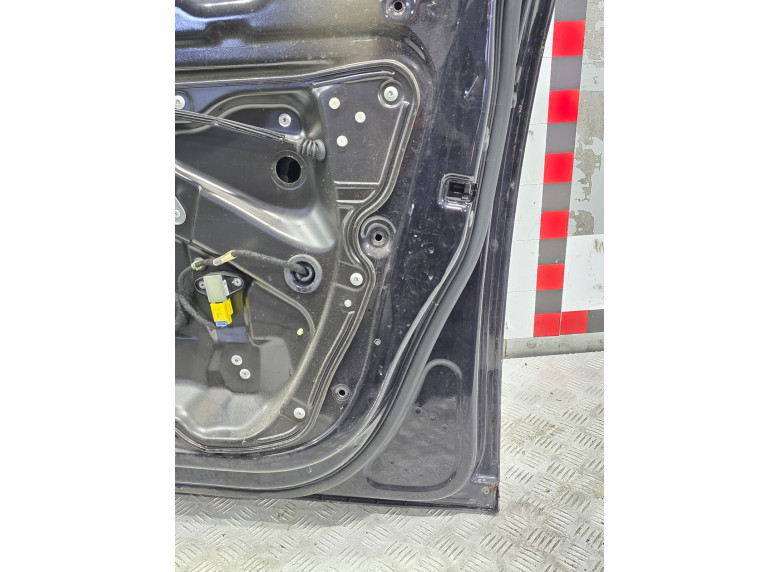 Дверь передняя правая к Volkswagen Passat, 2006г.