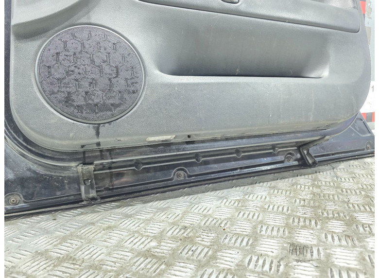 Дверь передняя правая к Volkswagen Passat, 2003г.