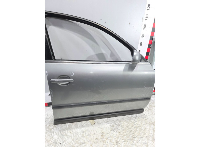 Дверь передняя правая к Volkswagen Passat, 2003г.
