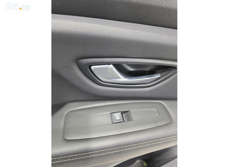 Кнопка стеклоподъемника заднего левого к Renault Scenic 2021 г.