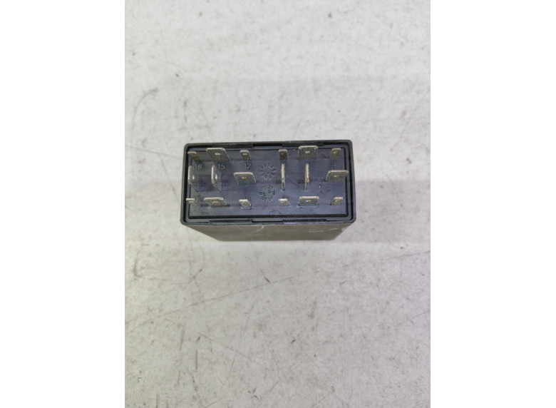 Реле (прочие) к Volkswagen Passat, 2002г.