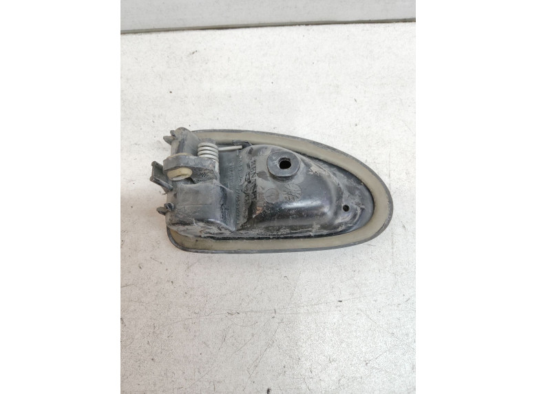 Ручка внутренняя передняя правая к Renault Scenic, 2002г.