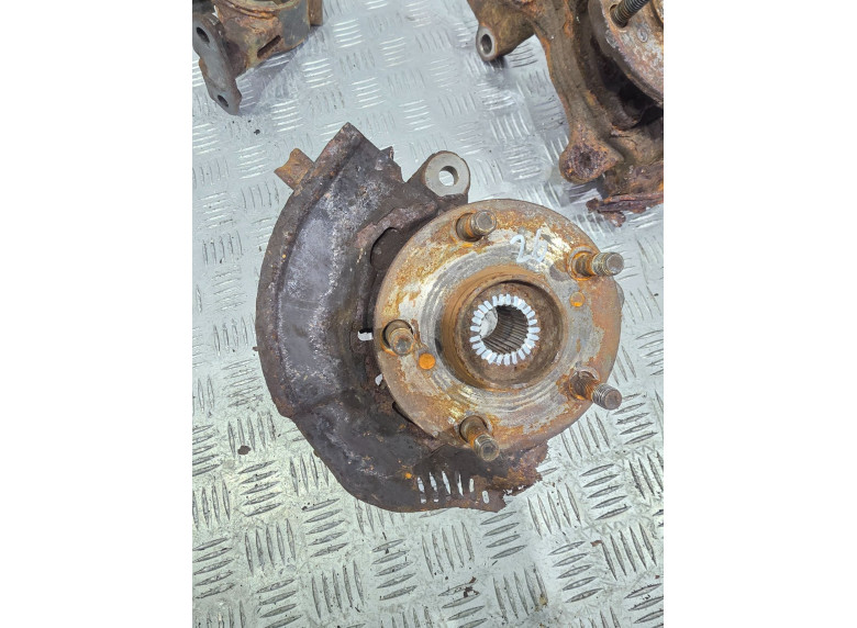 Кулак поворотный правый к Toyota Auris, 2008г.
