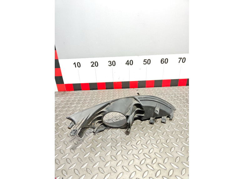 Рамка фары противотуманной левой к Toyota Auris, 2008г.