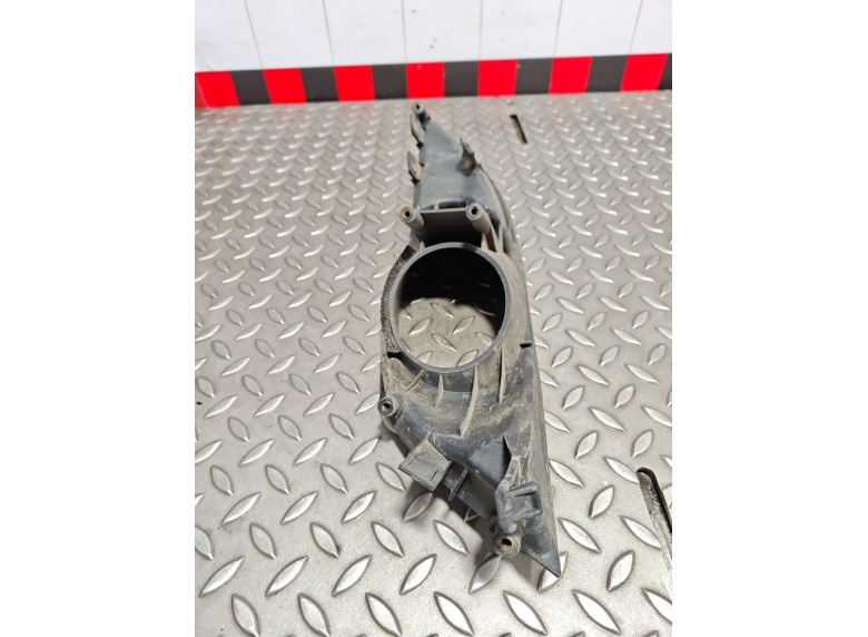 Рамка фары противотуманной правой к Toyota Auris, 2008г.