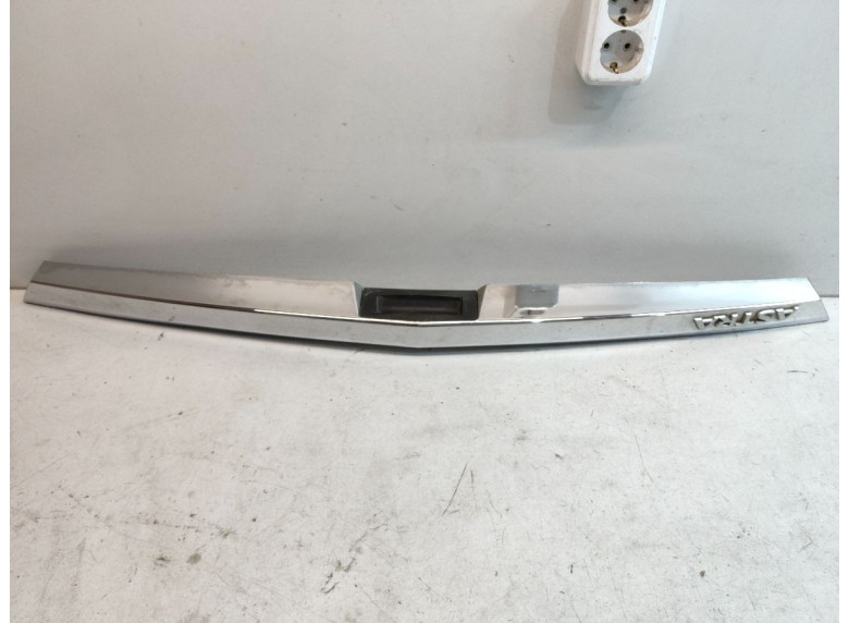 Молдинг крышки багажника к Opel Astra, 2006г.