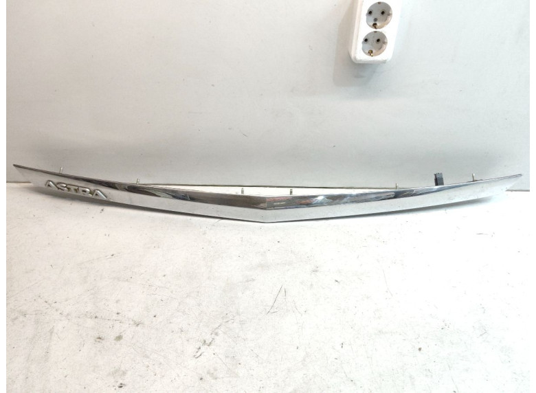 Молдинг крышки багажника к Opel Astra, 2006г.