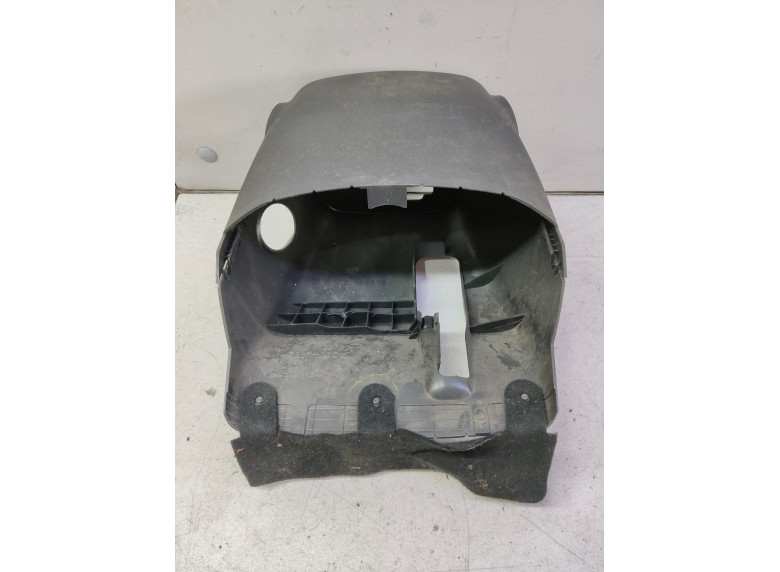 Кожух рулевой колонки к Toyota Auris, 2008г.