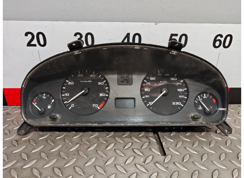 Щиток приборов (приборная панель) к Peugeot 406, 2001г.