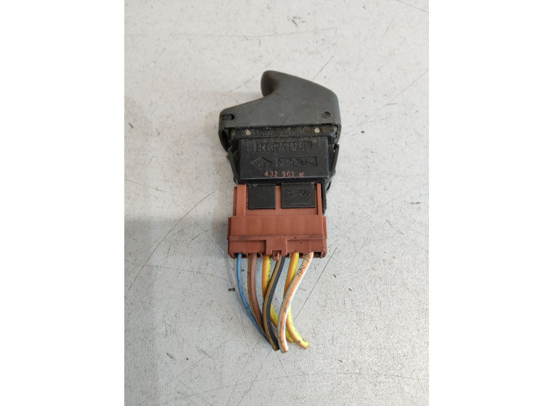 Кнопка стеклоподъемника переднего правого к Renault Scenic, 2000г.