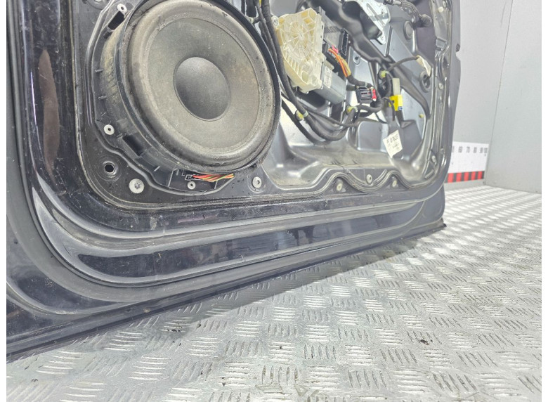 Дверь передняя правая к Volkswagen Passat, 2006г.