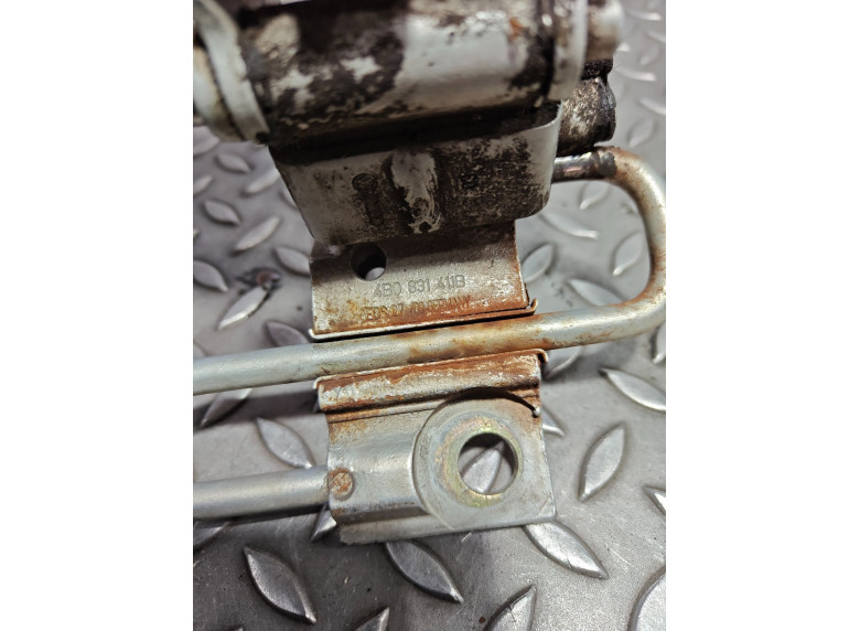 Петля двери передней левой к Volkswagen Passat, 2000г.