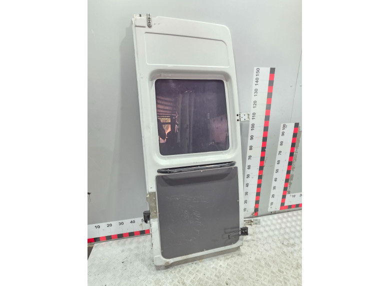 Дверь задняя распашная левая к Mercedes Sprinter, 2001г.