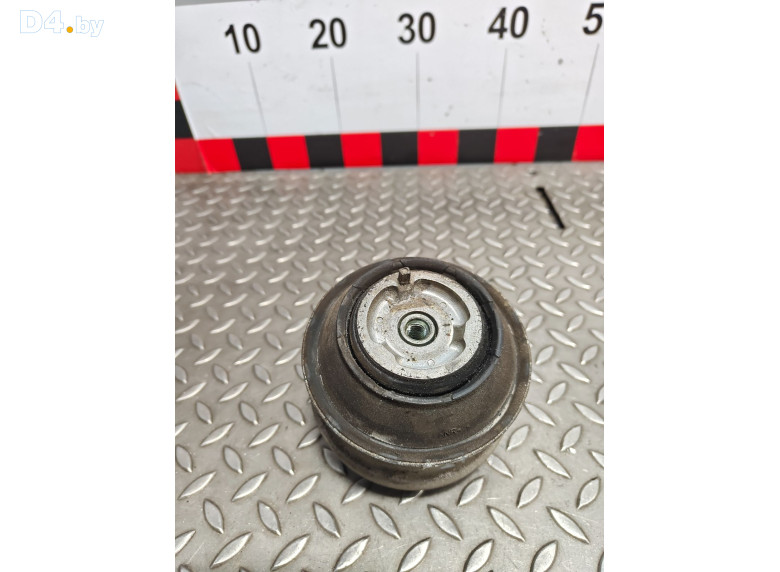 Подушка крепления двигателя к Mercedes CW203 2005 г.