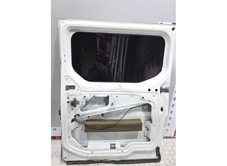 Дверь сдвижная правая к Renault Trafic, 2004г.