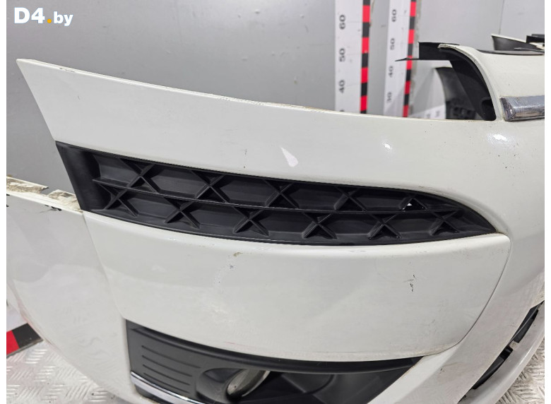 Заглушка (решетка) в бампер передний к Citroen C4Picasso 2012 г.