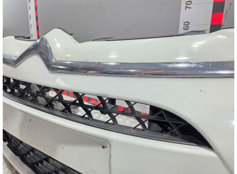 Заглушка (решетка) в бампер передний к Citroen C4 Picasso, 2012г.