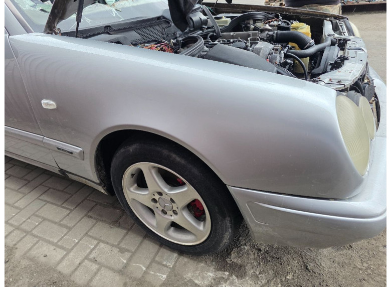 Крыло переднее правое к Mercedes E W210, 1998г.
