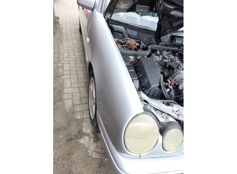 Крыло переднее правое к Mercedes E W210, 1998г.