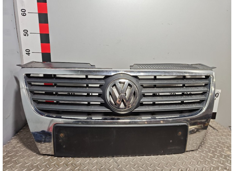 Решетка радиатора к Volkswagen Passat, 2006г.