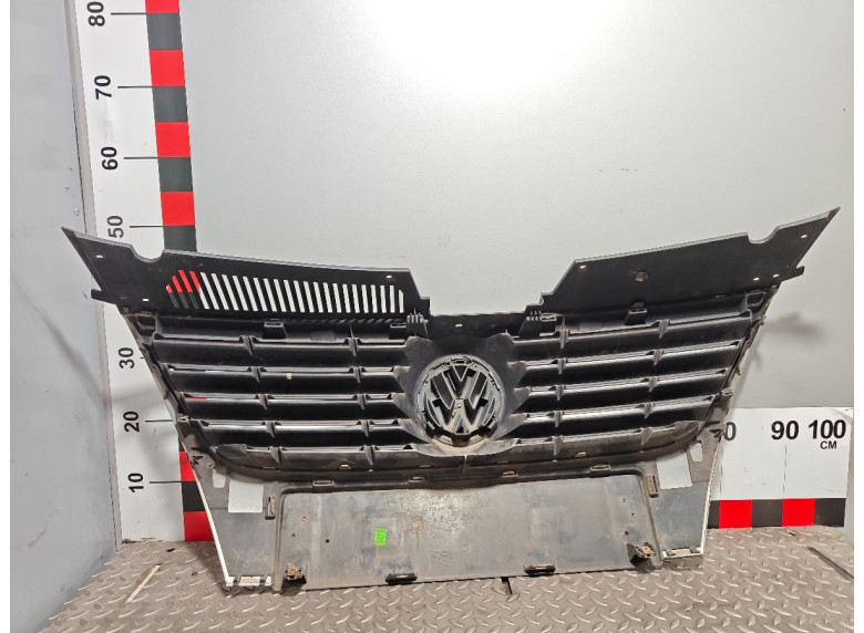 Решетка радиатора к Volkswagen Passat, 2006г.