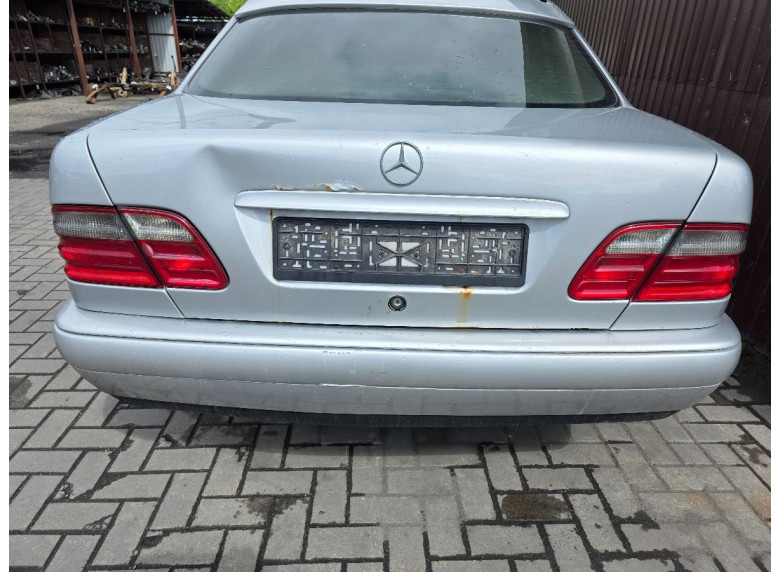 Фонарь задний (комплект) к Mercedes E W210, 2001г.