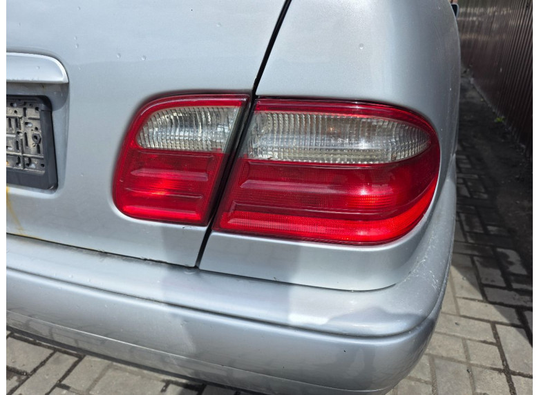 Фонарь задний (комплект) к Mercedes E W210, 2001г.