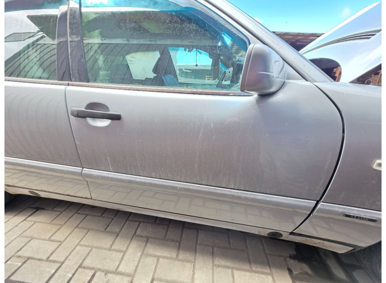 Дверь передняя правая к Mercedes E W210, 1998г.