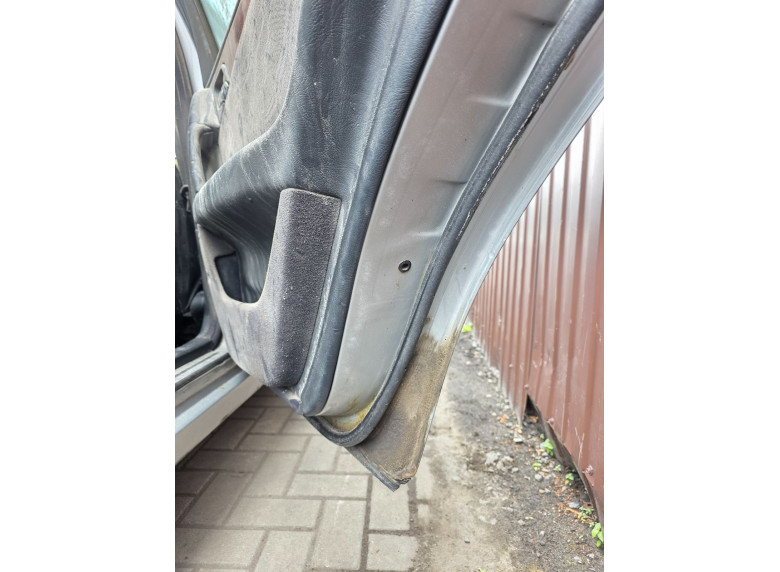 Дверь задняя правая к Mercedes E W210, 1998г.
