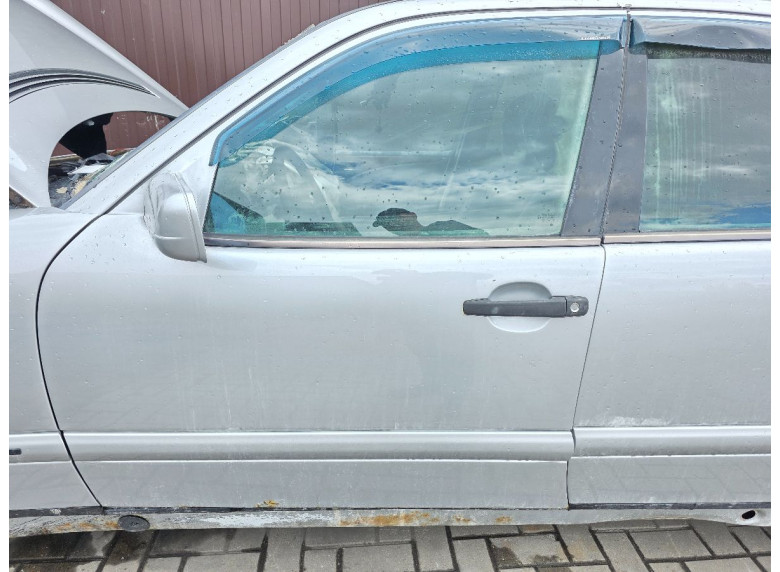 Дверь передняя левая к Mercedes E W210, 1998г.