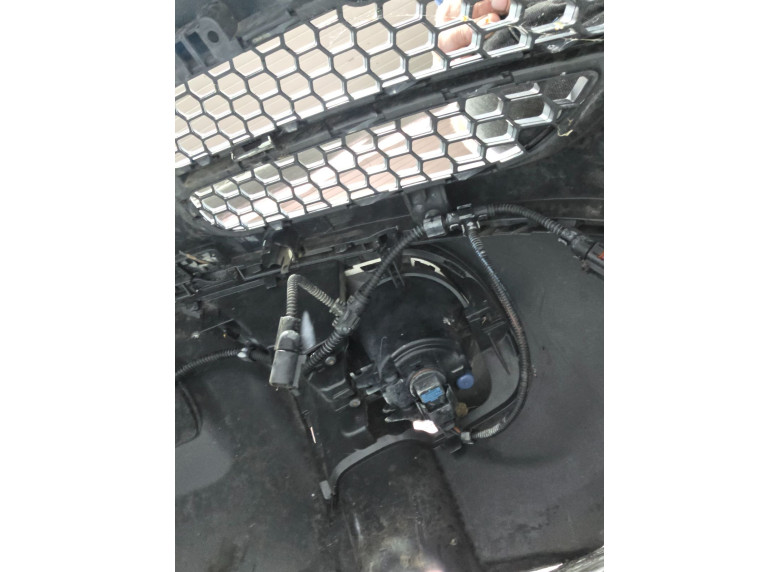 Фара противотуманная левая к Volkswagen Touareg, 2008г.