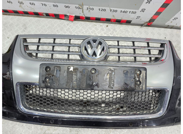Решетка радиатора к Volkswagen Touareg, 2008г.