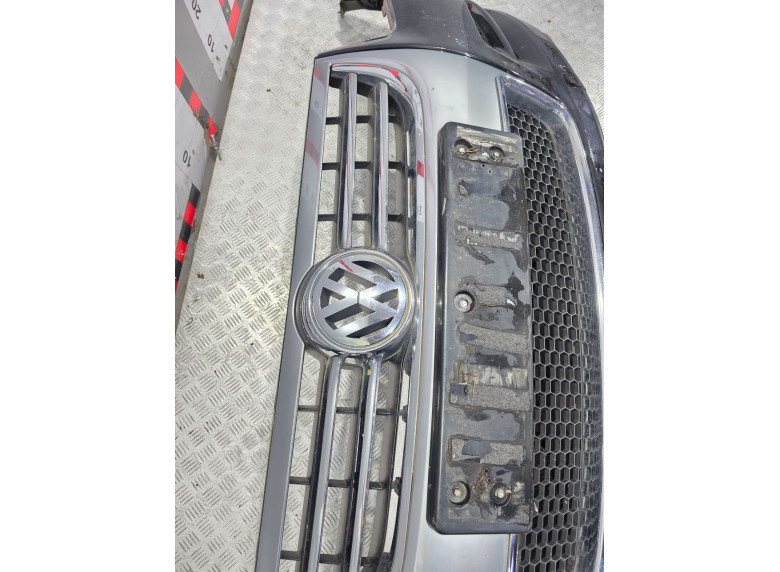 Решетка радиатора к Volkswagen Touareg, 2008г.