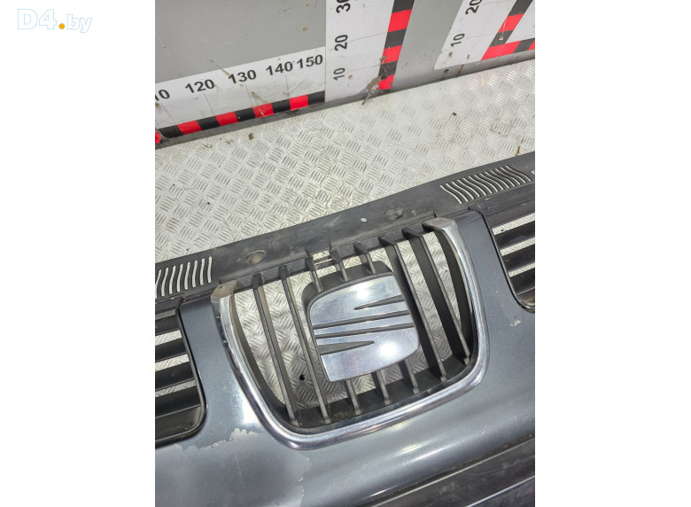 Решетка радиатора к Seat Alhambra 2002 г.